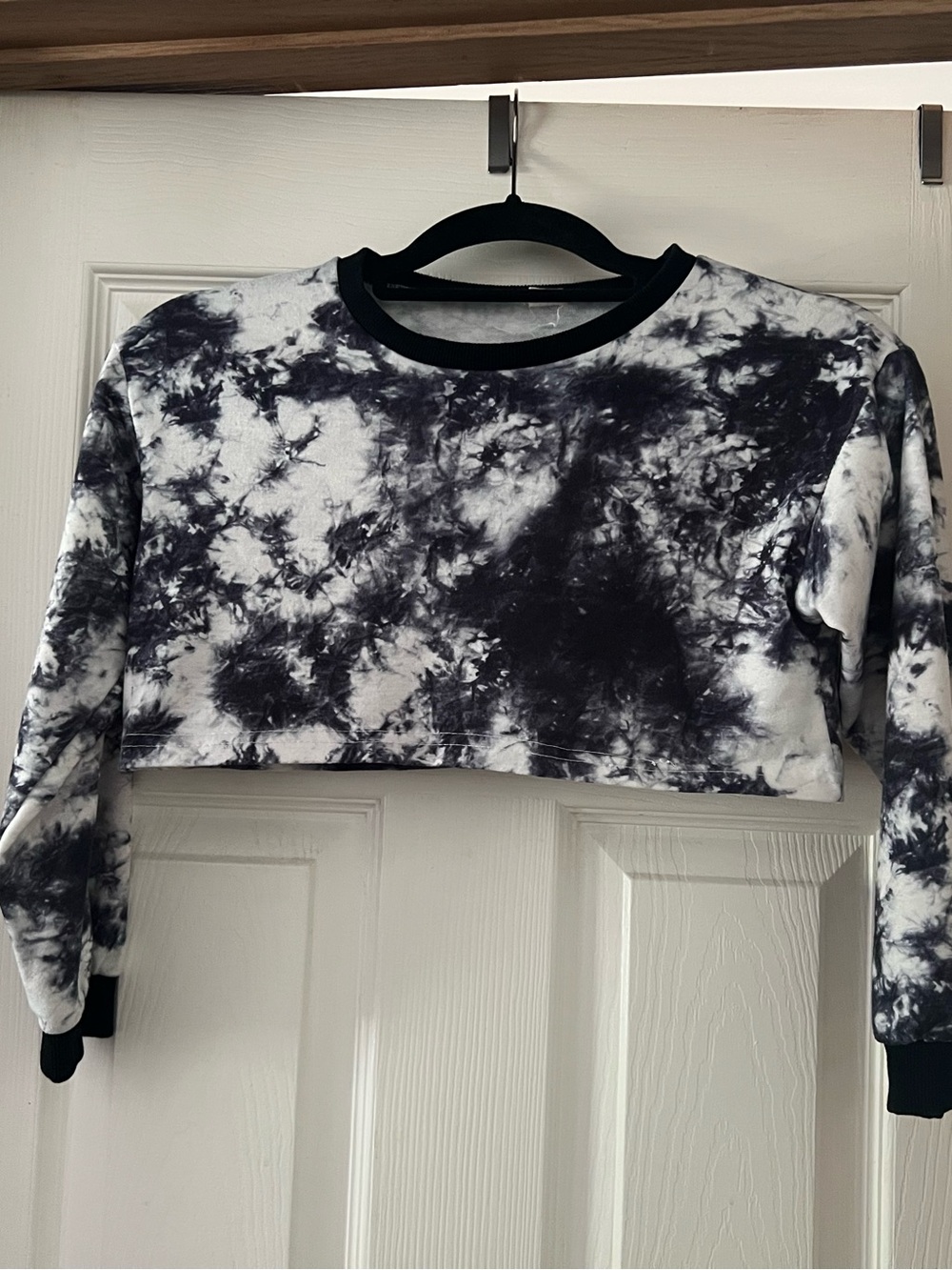 Tie-Dye Cropped Long-Sleeve Top - Black & White